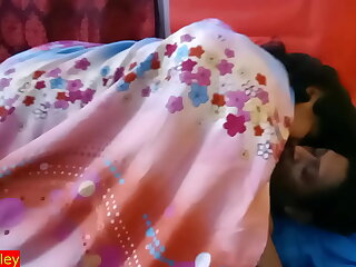 Desi hot bhabhi fucking under bed with devor&excl; Romantic sex