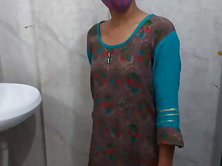 hot girlfriend bathroom