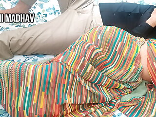 पति के काम से लौटने पर सेक्सी गृहिणी सेक्स के लिए तैयार थी &vert; हिंदी सेक्स ऑडियो &vert; मोहिनी माधव